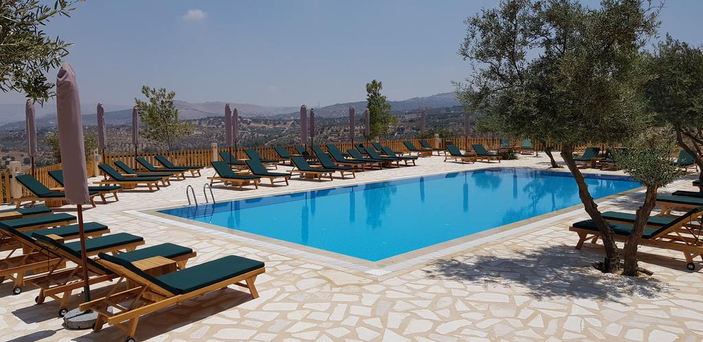 Mountain Breeze Resort